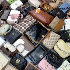 Sacs d'occasion VIP de haute qualité sélectionnés en balles – Sacs à bandoulière et sacs fourre-tout de marque - Product Image 5