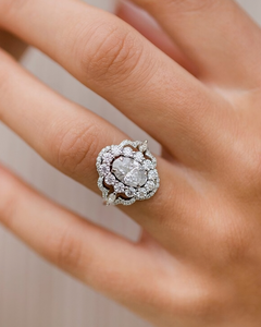 Bague de fiançailles vintage en diamant de laboratoire taille ovale avec halo, style alliance unique, plaqué rhodium, luxe - Product Image 3