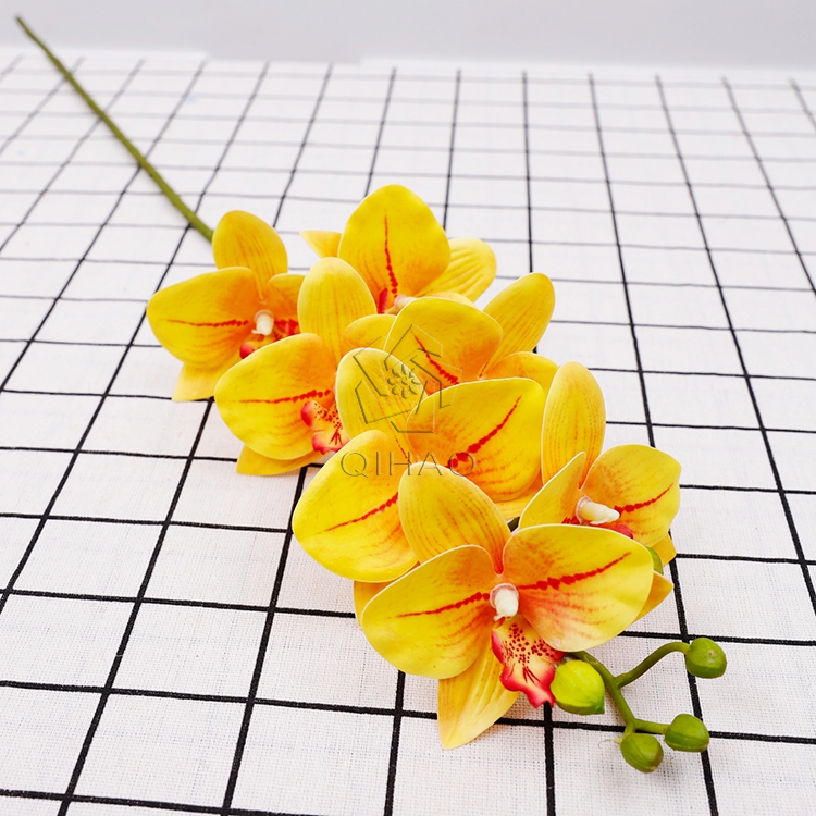 สีเหลือง