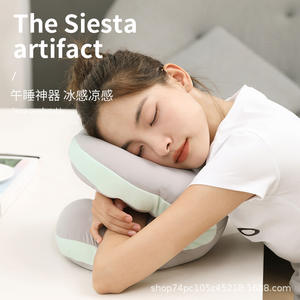 Almohada de siesta en forma de V naranja, de seda fría rellena de algodón PP, para uso de adultos, oficinas y estudiantes. - Product Image 1