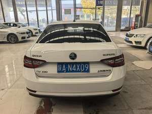Skoda Superb d'<span class=keywords><strong>occasion</strong></span>, 200-300 Nm, essence, automatique, cuir, jantes R18, berline de taille moyenne à grande, Chine, d'<span class=keywords><strong>occasion</strong></span> - Product Image 4