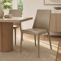 Chaise de salle à manger rembourrée sans accoudoirs avec dossier incurvé et pieds effilés, siège rembourré, chaise d'appoint beige moderne et minimaliste