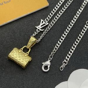 Collier pendentif monogramme en cuivre avec chaîne à maillons pour femme, idéal pour les occasions festives, un symbole intemporel près de votre cœur - Product Image 5