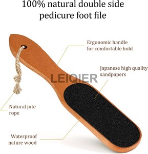Lima de pedicura de piedra pómez con logotipo personalizado y mango de madera para eliminación de callos y piel muerta, y lima corporal para pies. - Product Image 3