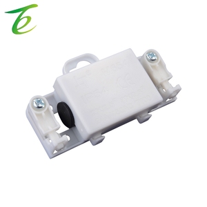 กล่องสายไฟทนไฟ<span class=keywords><strong>2</strong></span>/<span class=keywords><strong>3</strong></span>/4ตำแหน่งตำแหน่งชุดโคมไฟ IP54ติดตั้งในอาคารกล่องเทอร์มินัลบล็อก M654สีขาว - Product Image 1