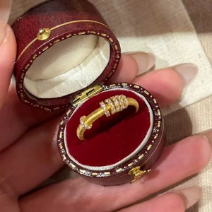 Anillos de Diamantes con Baño de Oro Real de Diseño de Lujo, Anillo de Circonia Cúbica con Acabado Mate para Mujeres y Niñas - Product Image 2