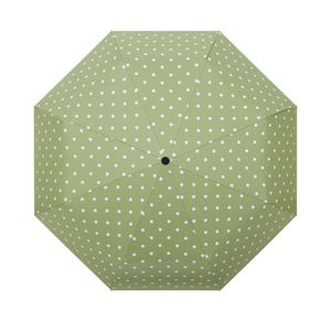 Parapluie de voyage manuel pliable en trois sections en pongé avec revêtement noir, poignée en bois, anti-UV, motif à pois pour femme - Product Image 2