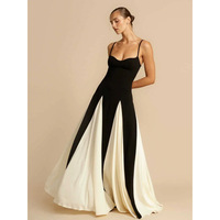 Robe patchwork noir et blanc haut de gamme de style français, chic et sophistiquée, robe à bretelles qui flattere la silhouette, jupe fourreau large