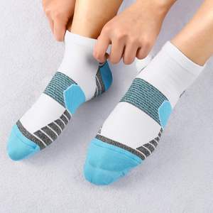 Calcetines tobilleros personalizados de diferentes colores con lengüeta de corte bajo para hombres y mujeres, calcetín de rizo grueso y cómodo deportivo, paquete de 6 - Product Image 1