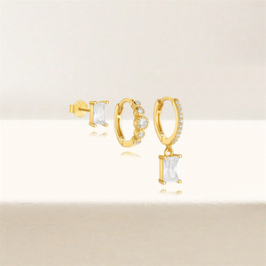Ensemble de boucles d'oreilles tendance S925 : Créoles carrées en zircon et clous d'oreilles étoile raffinés - Product Image 4
