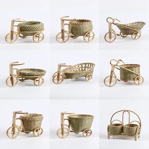 Panier à fruits en bambou tressé fait main, design en treillis rond, conteneur de rangement pour la décoration de la maison et la présentation de collations - Product Image 1