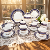 Service à café et à thé Karosa 24 pièces en porcelaine fine du Guangdong, gaufré or véritable, écologique, de luxe, pour mariage, couleur bleue populaire pour l'heure du thé