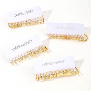 Boucles d'oreilles Huggie plaquées or, bijoux fantaisie, ensemble de 2,5 cm, tendance pour femme, en alliage de zinc, collection 2024 - Product Image 3