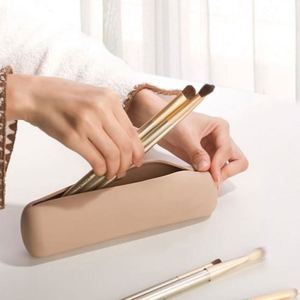 Bolsa de Maquillaje de Silicona de Nuevo Diseño, Mini Bolsa de Maquillaje Portátil a Prueba de Agua para Viajes - Product Image 3