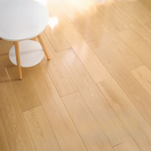 Suelo de Madera de Roble Blanco Moderno, Multicapa, con Acabado UV, Antideslizante, Impermeable, Fácil de Mantener, para Salón, 5 Años - Product Image 1