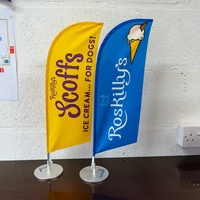 Drapeaux à plumes personnalisés à double face imprimés sur mesure pour les événements promotionnels et la publicité sur comptoir
