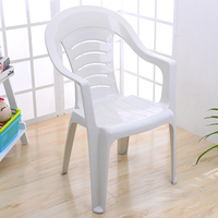 Vente directe d'usine, mobilier d'extérieur moderne, chaise empilable en PP blanc avec caoutchouc antidérapant pour parc et villa