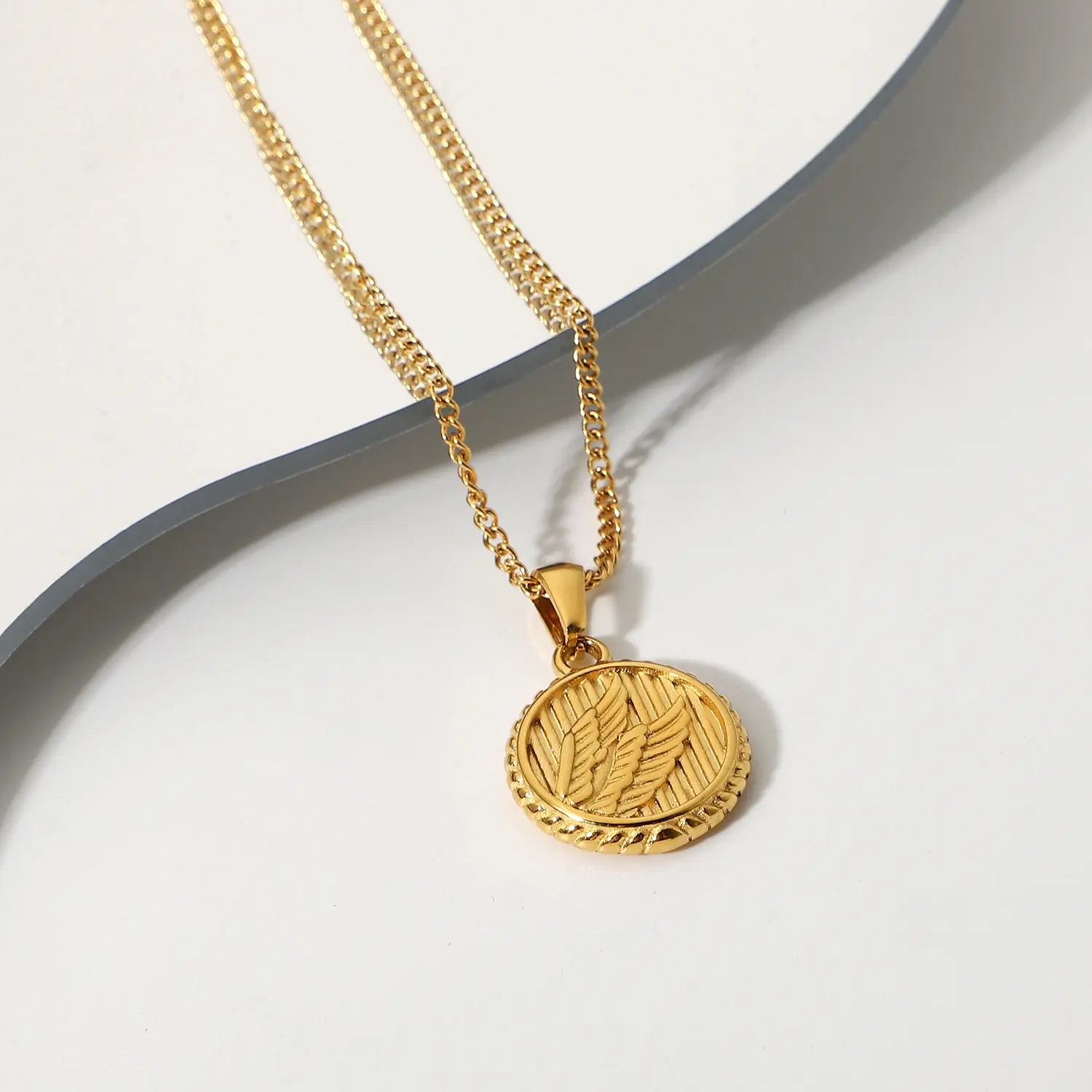 Custom Fashion Jewelry 18K Gold Plated Winged Coin Pendant Necklace Chain 316L Stainless Steel Necklaces For Women