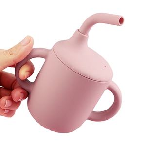 แก้วหัดดื่มสำหรับเด็กทารก ดีไซน์ใหม่จากโรงงาน ปลอดสาร BPA ป้องกันการหก แก้วซิลิโคนพร้อมหลอดดูดซิลิโคนกันรั่ว มีหูจับ - Product Image 4