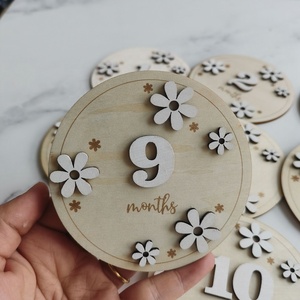 Cadeau de fête prénatale pour maman, fleur de marguerite, premier anniversaire du bébé, carte de développement du bébé en bois, carte de développement interchangeable - Product Image 4