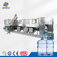 Machine de remplissage d'eau de 5 gallons, 600 BPH, rinçage, remplissage et bouchage automatiques des barils pour usine d'embouteillage d'eau pure, directement de l'usine