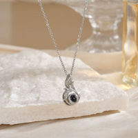 Collier pendentif en cuivre avec pierre de projection micro-incrustée en forme d'animal, 100 langues, design de niche pour femme, style clavicule tendance