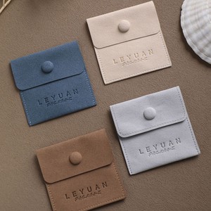 Chất Lượng Cao Màu Sắc Khác Nhau Vòng Đeo Tay Vòng Túi 8*8Cm Nhung Đồ Trang Sức <span class=keywords><strong>Pouch</strong></span> Túi Với Nút - Product Image 1