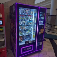 Distributeur automatique de cartes à collectionner Pokémon avec écrans publicitaires, acceptant les paiements par pièces, QR code et jetons, avec SDK intégré