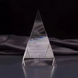 Danh dự của Tinh thể chất lượng cao tam giác rõ ràng Fengshui kim tự tháp chặn giấy 3D khắc laser tinh thể kim tự tháp cho quà tặng doanh nghiệp - Product Image 4