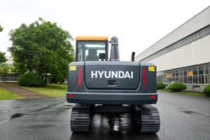 Nouvelle pelle sur chenilles Hyundai HX80G de 8 tonnes avec lame de bouteur, garantie 1 an sur le moteur et la boîte de vitesses - Product Image 4