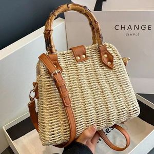 Grand <span class=keywords><strong>sac</strong></span> fourre-tout décontracté pour femmes, <span class=keywords><strong>sac</strong></span> à main en paille d'été pour la plage avec poignée en rotin tressé et chaîne - Product Image 1