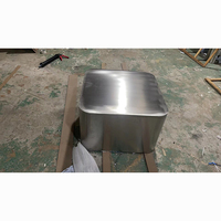 Table de fête commerciale en acier inoxydable plaqué argent au design moderne avec plateau en verre trempé pour bars, salons, restaurants et hôtels