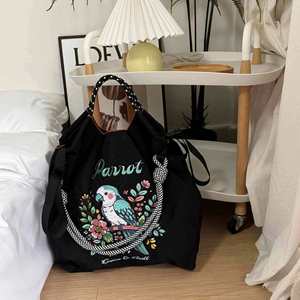 กระเป๋าช้อปปิ้งสะพายไหล่ผู้หญิงลายการ์ตูนปักผ้าไนลอนแบบพกพาใหม่สำหรับฤดูร้อน  ความจุเยอะ  ปิดด้วยเชือก  แฟชั่น  รับสั่งทำ - Product Image 5