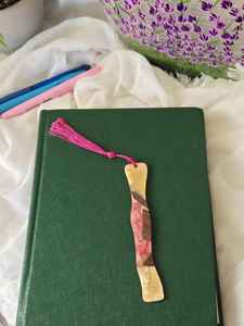 Marque-pages en résine et en bois, conçus pour les journaux de lecture quotidiens et les collections de papeterie haut de gamme - Product Image 4