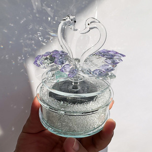 Ornement de voiture en forme de cygne en cristal, décoration rotative en verre à énergie solaire, cadeau de mariage pour les couples - Product Image 3