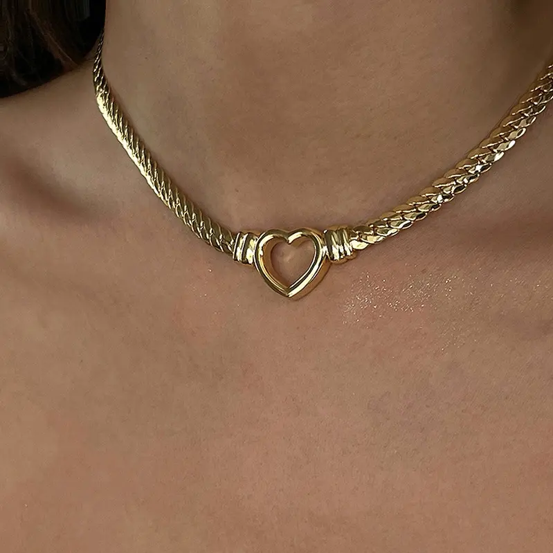 Hollow Out Heart Shape Ins Style 18K Gold Plated Stainless Steel Jewelry Snake Chain Choker Pendant Necklace for Women