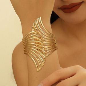 Brazalete de Aleación con Textura Irregular Ajustable Estilo Europeo-Americano, Procesamiento Personalizado Según Imagen para Fiestas - Product Image 4