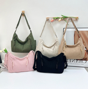 Bolso de mano de algodón estampado personalizado, adecuado como bolso de compras ligero de lona para mujer con cierre de cremallera. - Product Image 1