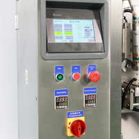 Machine automatique de remplissage et d'emballage de sachets de miel liquide de petite taille