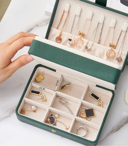 Grande boîte de rangement à bijoux multifonctionnelle à deux niveaux en cuir avec tiroirs pour organiser les boucles d'oreilles et les bijoux - Product Image 2