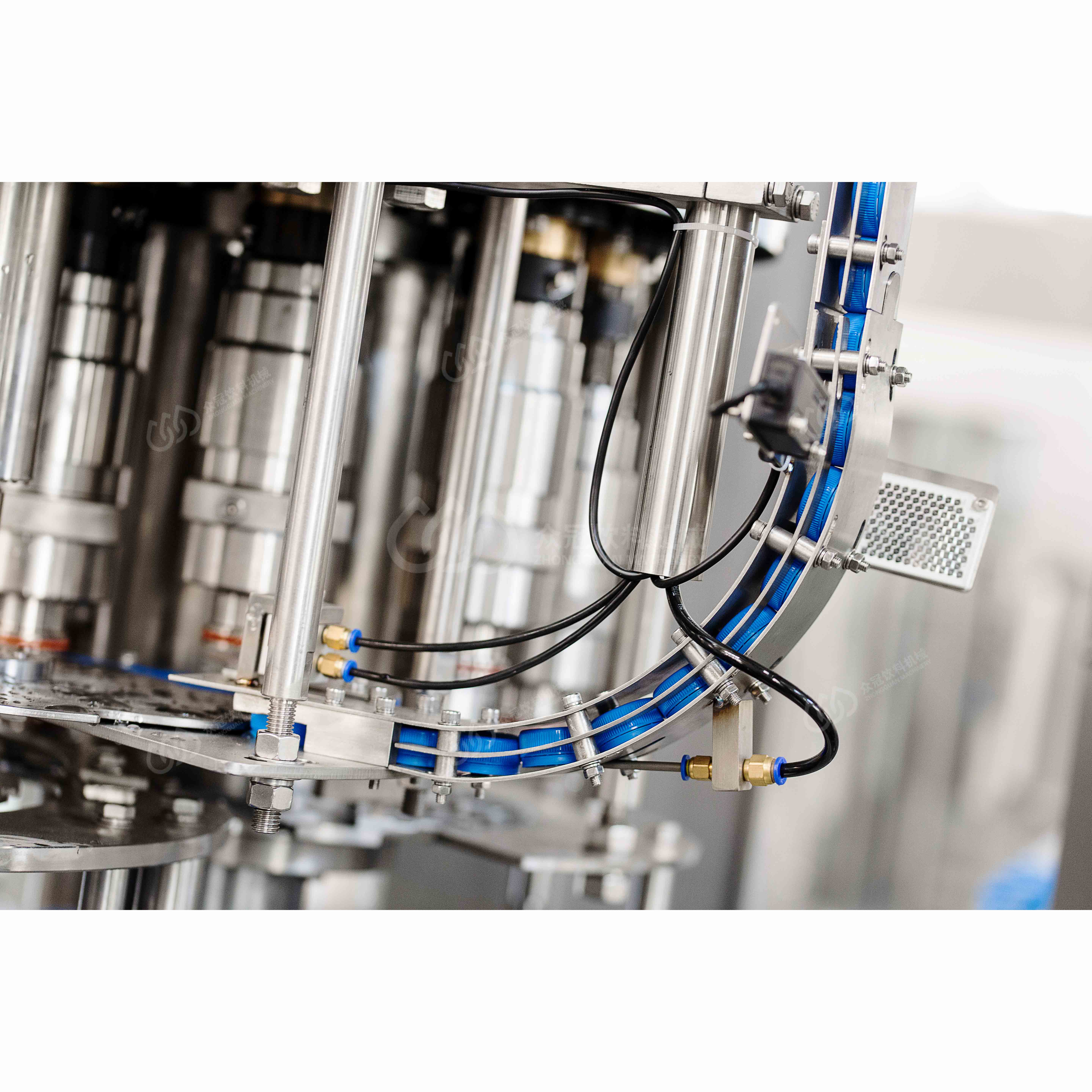 Полностью автоматическая линия по производству разлива минеральной воды в бутылках ПЭТ/наполнитель/машина