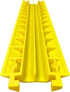 Protector de Cables Ligero Amarillo y Negro de Polietileno para Uso en Interiores y Exteriores - Product Image 3