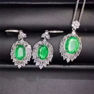 Newest Luxury Precious Gemstone Jewelry Gift 18k Gold Natural Vivid Green Emerald Earring Necklace Pendant Set