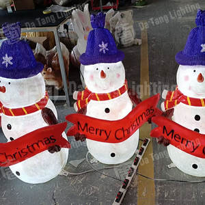 Encantadoras Luces con Motivo de Muñeco de Nieve Iluminan Parques Invernales y Paisajes Navideños - Product Image 6