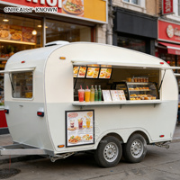 Camion de restauration unique avec fontaine à chocolat, remorque de présentation de desserts sur mesure