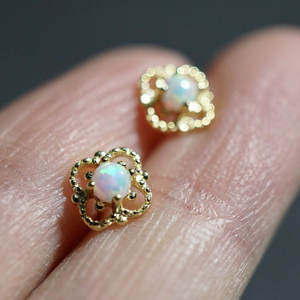 Orecchini a Perno E2156 Placcati Oro con Opale, Forma a Fiore, Montatura a Castone, Gioielli Classici da Donna per Uso Quotidiano - Product Image 6