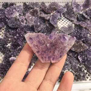 Le <span class=keywords><strong>prix</strong></span> le plus avantageux pour un cluster de cristaux <span class=keywords><strong>d</strong></span>'<span class=keywords><strong>eau</strong></span> naturels violets en forme de papillon, utilisé pour la <span class=keywords><strong>d</strong></span>écoration intérieure et la lithothérapie - Product Image 3
