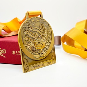 Médaille de tennis Fanrun CTV, or antique, 100g, médaille pour membre, pour événements sportifs - Product Image 1