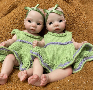 Poupée Bébé Réaliste en Silicone de 10 Pouces, Corps Entier Pondéré, Tête Chauve, Visage Fait Main, Détails Corporels Réalistes, pour Enfants Filles - Product Image 1