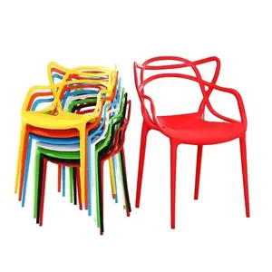 Grosir kursi mebel luar ruangan dapat ditumpuk warna-warni tahan lama kursi makan utama plastik PP penuh